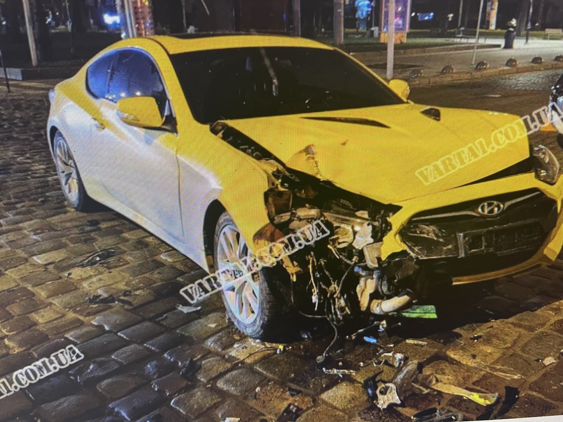 У центрі Львова п’яний водій протаранив авто поліції, фото Варта-1