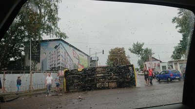 Біля Львова перекинулась маршрутка (ФОТО)