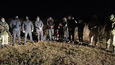 На кордоні з Польщею затримали групу іноземців з Сирії та Лівану (ВІДЕО)