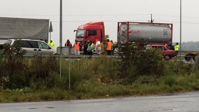 На Львівщині водії фур блокували рух у «Краковці» протестуючи проти черг на кордоні