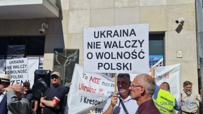 У довжелезній черзі вантажівок в Польщі у водія стався епілептичний напад (ВІДЕО)