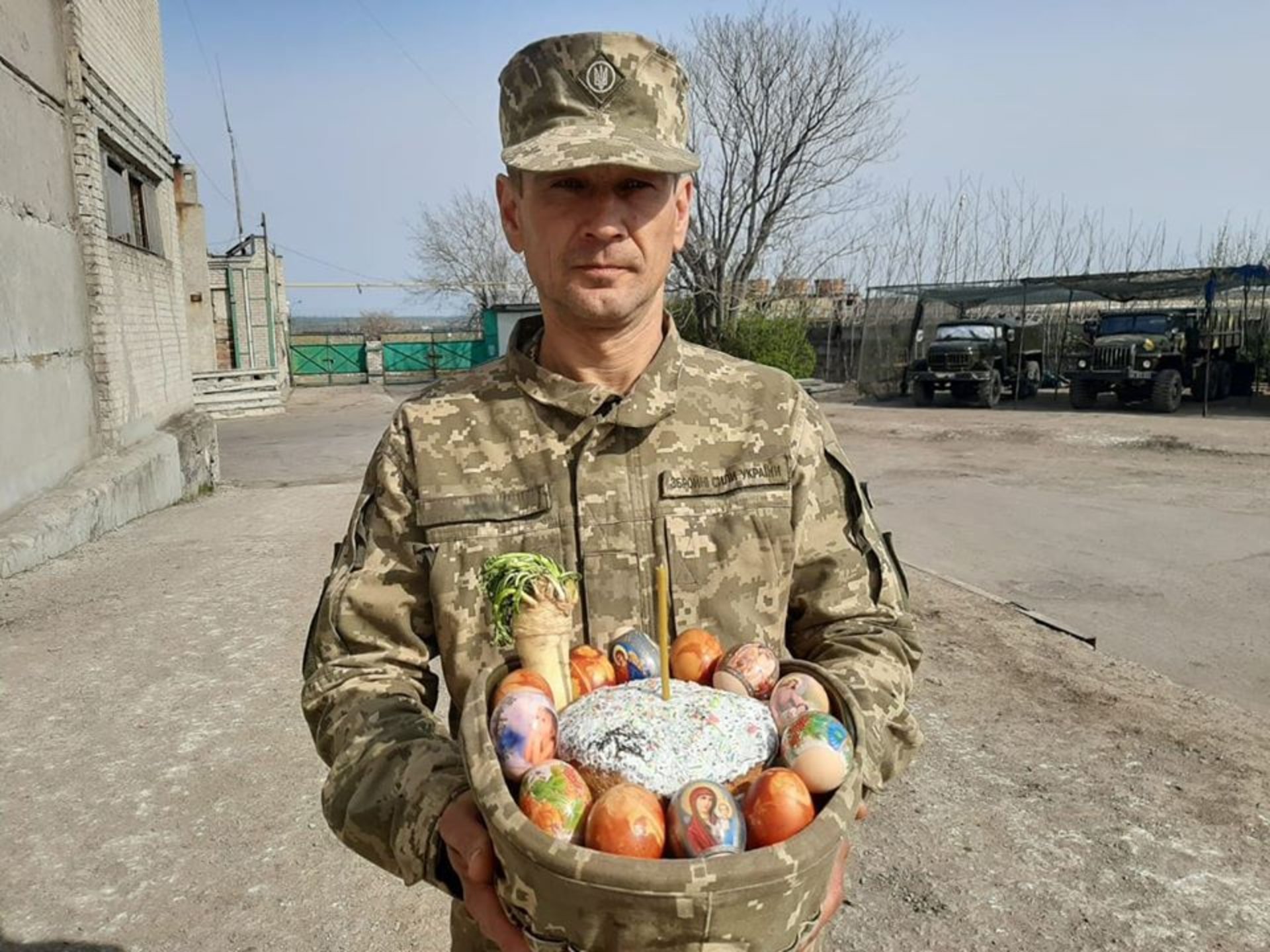 Як на Донбасі в окопах освятили паски. Фото: ООС.