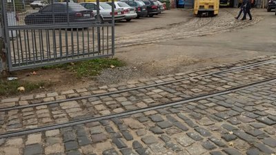У Львові трамвайне депо перетворили у автостоянку (ФОТО)