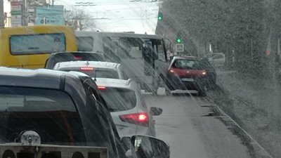У Львові на Городоцькій маршрутка не розминулася з легковиком (ФОТО)