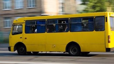 У Львові  маршрутка збила пішохода, чоловік у важкому стані