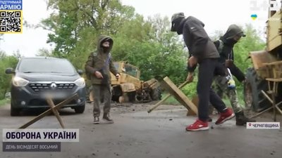 На Чернігівщині хлопчаки після окупації змайстрували справжній блокпост, щоб "захищати рідну Україну" (ВІДЕО)
