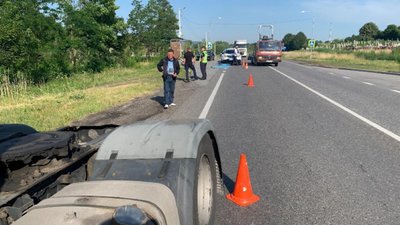 Біля Львова сталася смертельна ДТП за участі вантажівки (ФОТО)
