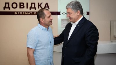 Він не погодився зрадити Україну в обмін на свободу, - Порошенко привітав Володимира Балуха