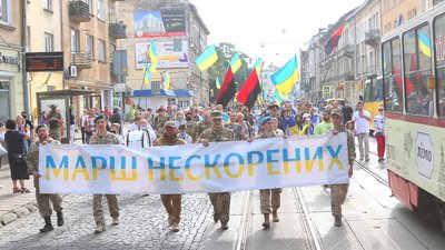Львів святкує День Незалежності: вулицями міста пройшов Марш нескорених (ФОТО)