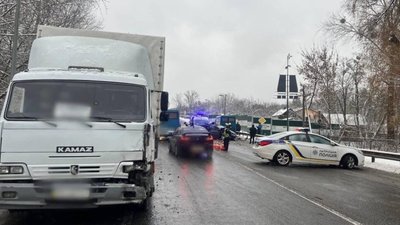 ДТП з вантажівкою, легковиком та автобусом на трасі Київ — Ковель: 4 постраждалих