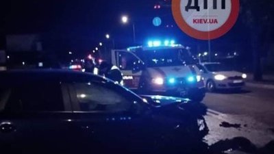 На Київщині п'яна жінка протаранила маршрутку, а потім заснула за кермом (ФОТО)