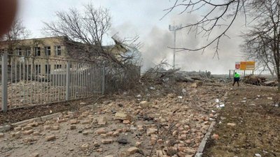 Ракетний удар по аеропорту Вінниці: 6 людей перебувають під завалами