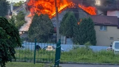 Спочатку загорівся гараж: подробиці пожежі біля Львова