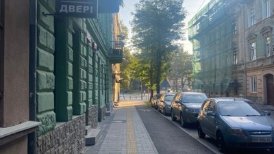 У Львові відремонтували тротуар на одній з вулиць