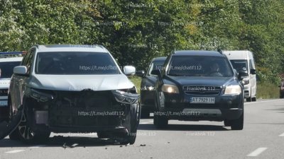 На Івано-Франківщині не розминулись автомобілі