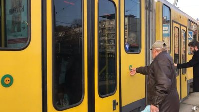 У Львові пасажири трамваю будуть самостійно відчиняти двері на зупинках (ВІДЕО)