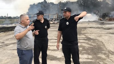 Під час масштабної пожежі біля Львова згоріло 10 автомобілів (ВІДЕО)