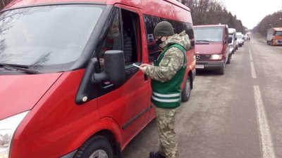 Після Різдва українці потягнулись за кордон: найбільш завантажені пункти пропуску