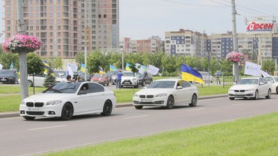 "Європейська Солідарність" організувала у Львові автопробіг до Дня Конституції (ФОТО)