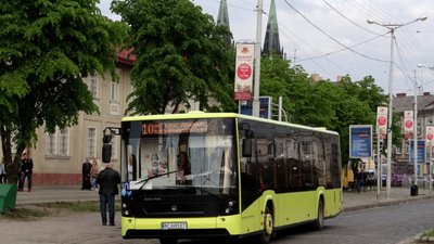 У Львові міські автобуси № 15, 41 та 43 курсують з незначними змінами