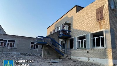 Росіяни розбомбили школу шахедами в Ізюмі на Харківщині