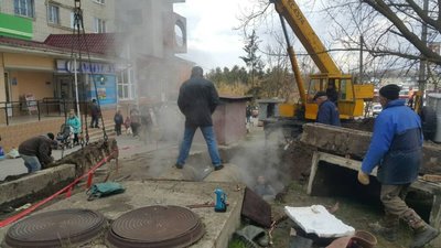У Новому Роздолі через прорив теплотраси 26 тисяч жителів залишилися без тепла (ФОТО, ВІДЕО)