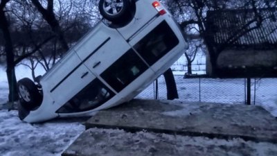 На Закарпатті перекинувся автомобіль