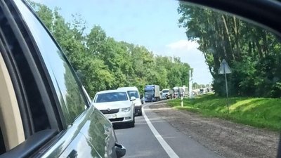 На трасі "Київ - Чоп" перекрито одну смугу для руху (ФОТО)