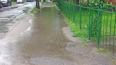 У Львові підтопило вхід у будинок