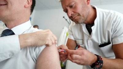 Новий уряд Чехії скасував обов’язкову вакцинацію проти Covid