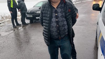 На трасі "Київ - Чоп" сканують автомобілі і викрадають кошти (ФОТО)