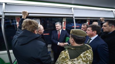 Президент проїхався у львівському громадському транспорті