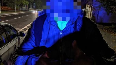 У Львові вночі на заправці чоловік вкрав мобільний телефон