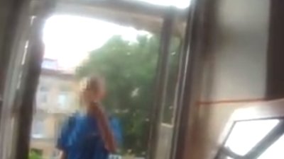 У Львові врятували самогубцю, який запхав скло до рота і намагався викинутися з вікна (ВІДЕО)