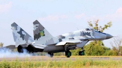На трасі Львів - Рівне сьогодні будуть здійснювати посадку і зліт бойові винищувачі