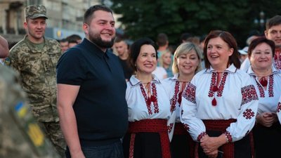 500 днів героїчного спротиву українців: Львів зустрів Президента України і захисників Маріуполя