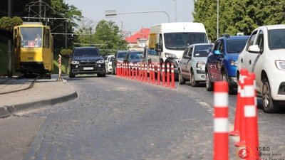 У центрі Львова встановлять 17 улюблених стовпчиків Садового