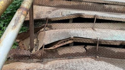 У Львові просять відремонтувати аварійні сходи