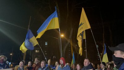 У Львові під стінами Генерального консульства РФ заспівали "Путін - х**ло" (ВІДЕО)