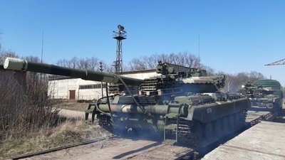Львівський бронетанковий завод в умовах карантину продовжує роботу і передав на передову шість танків (ФОТО)