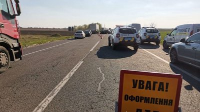 На трасі "Київ - Чоп" не розминулись автомобілі (ФОТО)