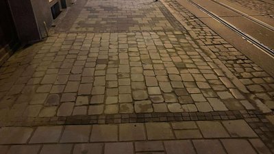 У центрі Львова під час війни ремонтують тротуари