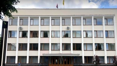 Детективи НАБУ вилучають документи у приміщенні Червоноградської міської ради
