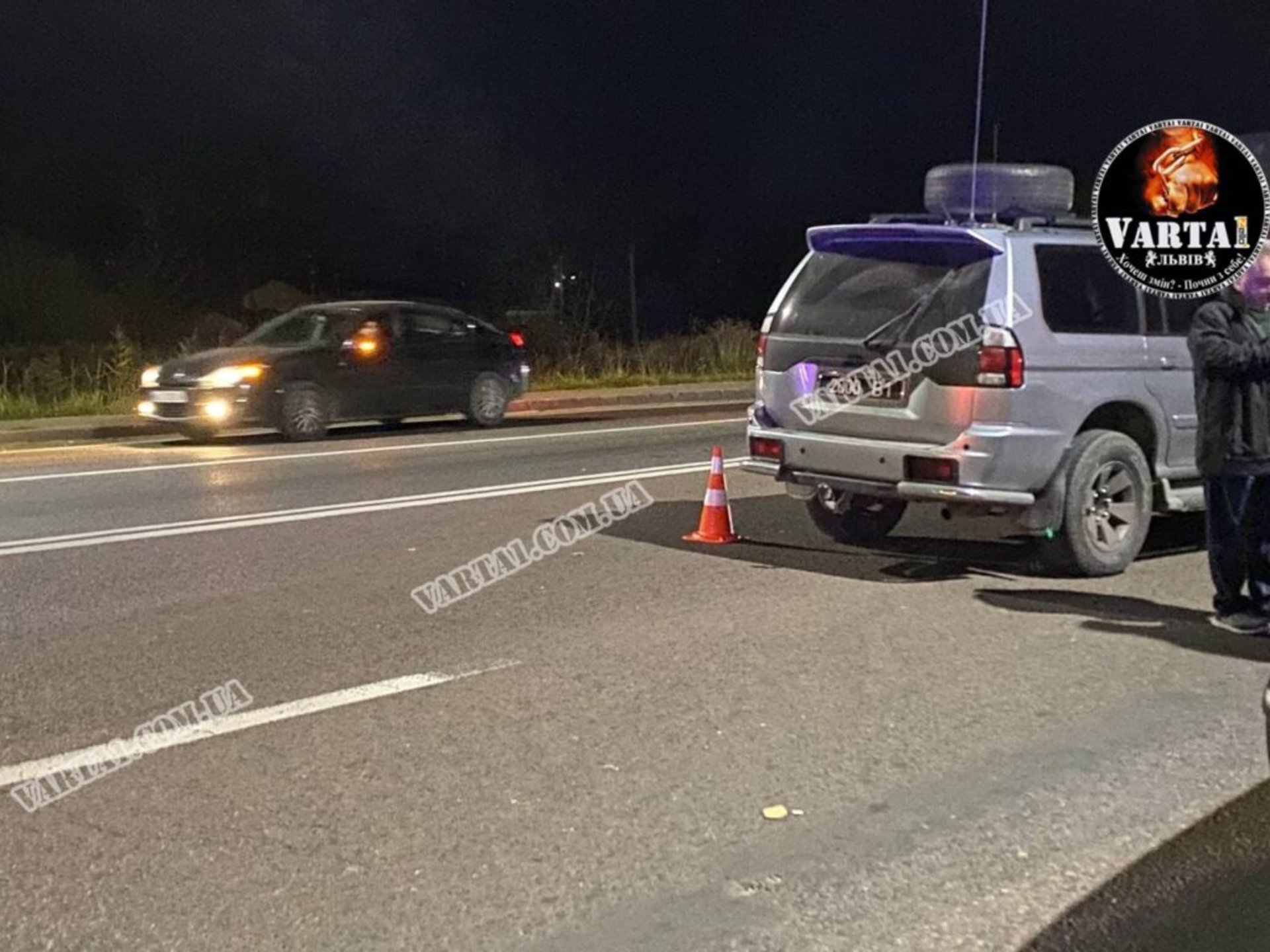 У Львові водій Mitsubishi заблокував вантажівку і погрожував її водію, фото Варта-1