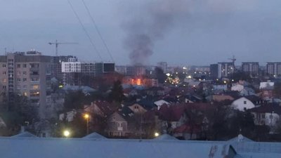 У Львові вулиці охопив густий дим через пожежу (ФОТО)