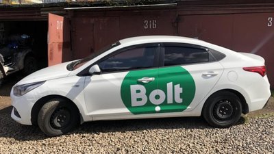У Львові розшукують водія Bolt, який втік з місця ДТП (ВІДЕО)