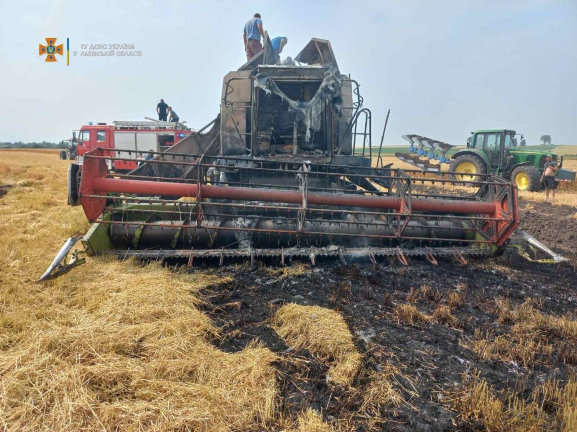 На Львівщині згорів комбайн