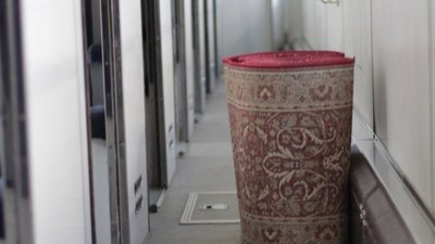 Без червоних доріжок: Укрзалізниця забирає килими з потягів