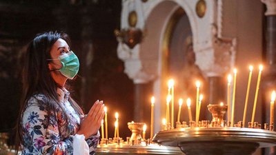 У Дніпрі жінка скоїла крадіжку з подвір’я церкви (ВІДЕО)
