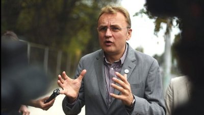 У Львові Садовому влаштували коридор ганьби (ВІДЕО)